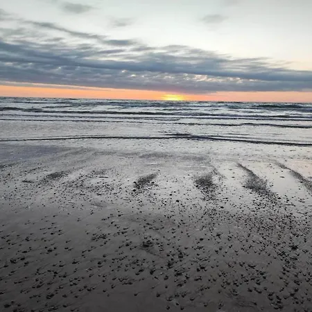 6 Person In Apartment