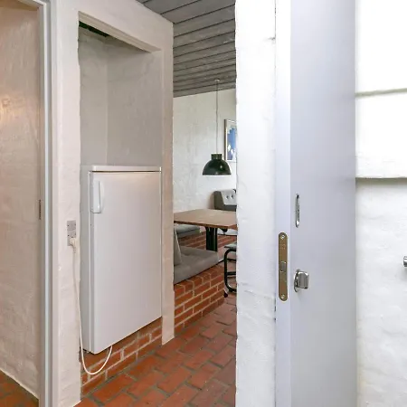 6 Person In Apartment *