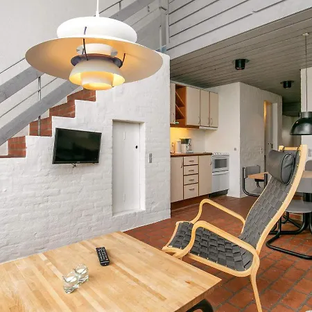 6 Person In Apartment